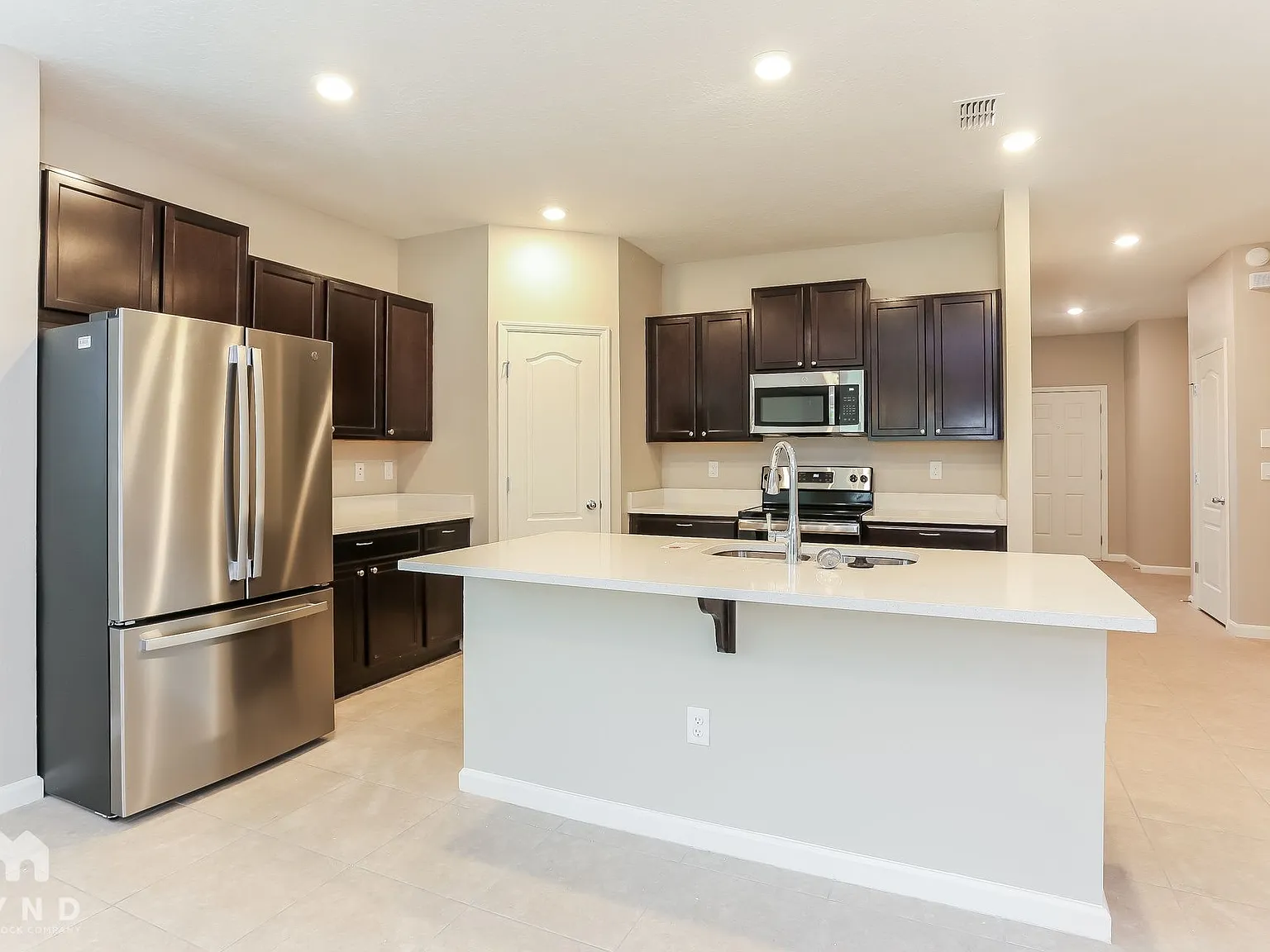 3 bed, 2.0 bath, 2126 sqft, $2,149 — Photo 3