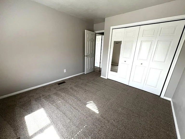 676 E 3300 N — Photo 14