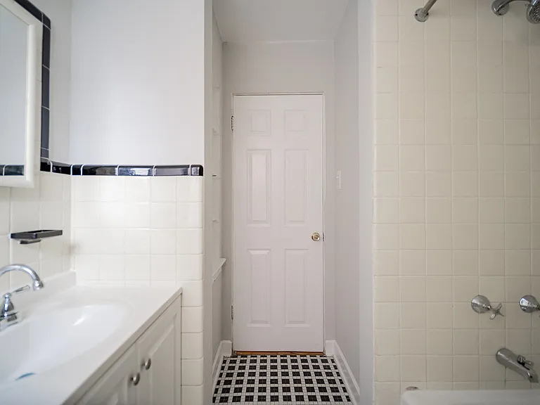 Bathroom 7347-G