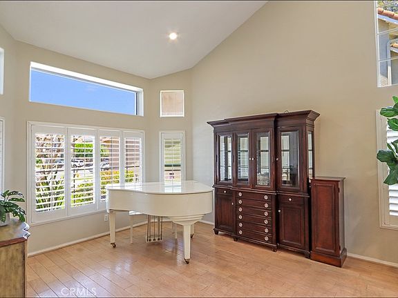 3rd image of 40 Rosy Finch Ln