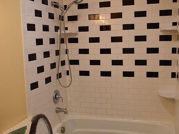 5th image of 908 Turner Ave