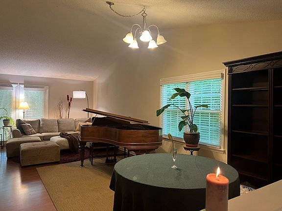 2nd image of 2718 Cottage Cir