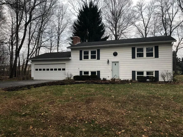 96 Aspen Ln, Pataskala, OH 43062