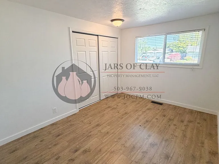 3862 Doloris Ct NE — Photo 9