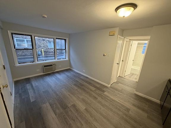 4th image of 1371 River Dr APT 4