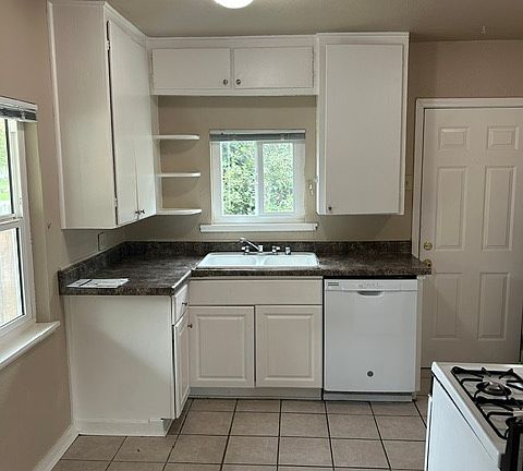 4th image of 5815 15th Ave #5815
