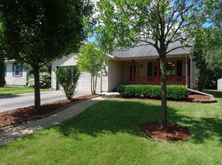 405 Forest View Dr, Genoa, IL 60135