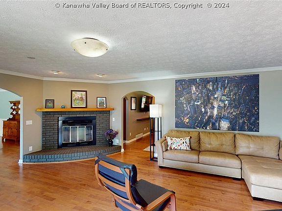 5th image of 95 Copper Glen Dr