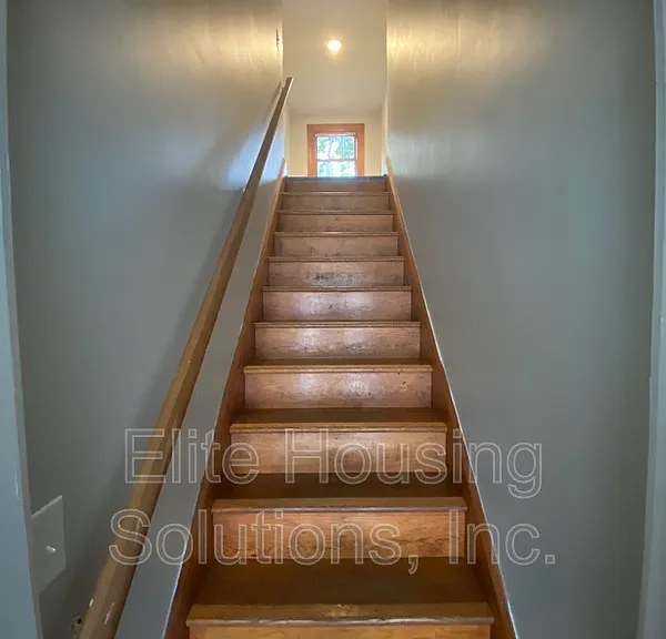 765 N 8th St — Photo 10