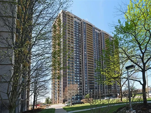 27010 Grand Central Parkway #4J, Floral Park, NY 11005