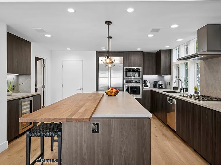 1061 Skyline Dr — Photo 10