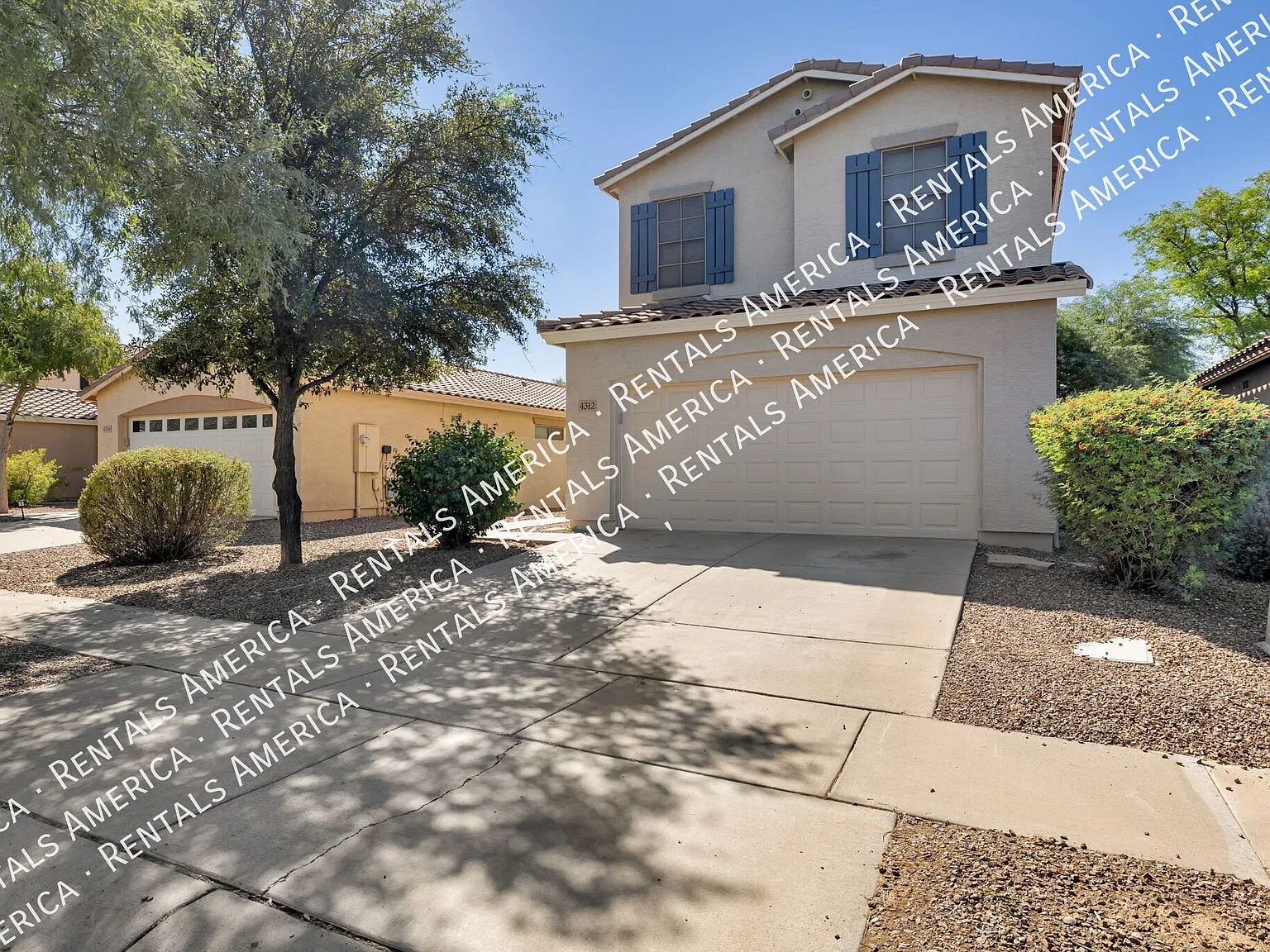 Beautifully Updated 3 Bed, Plus Loft in Sought-After Power Ranch! — Photo 3