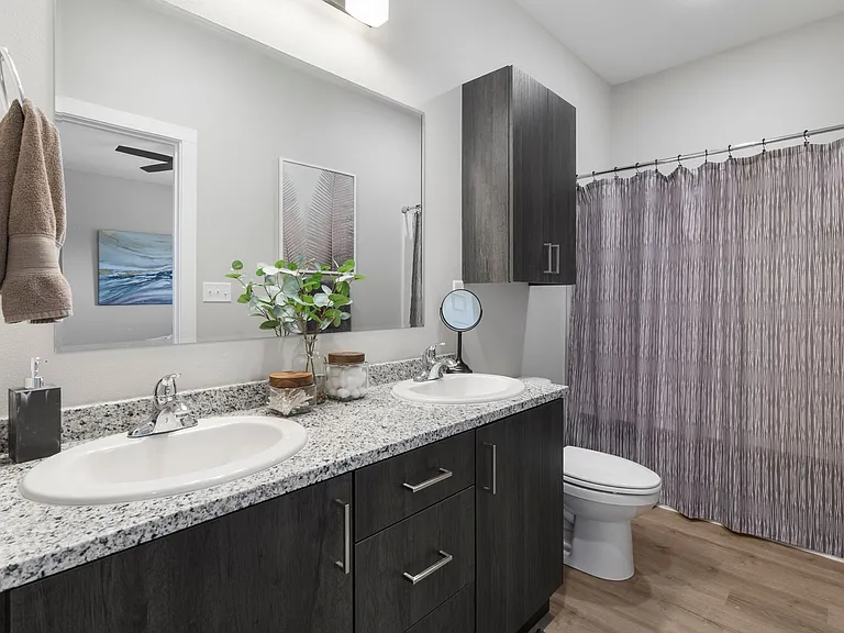 665 E Forest St — Photo 16