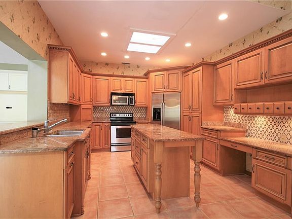 4th image of 1701 Alvarado Ct