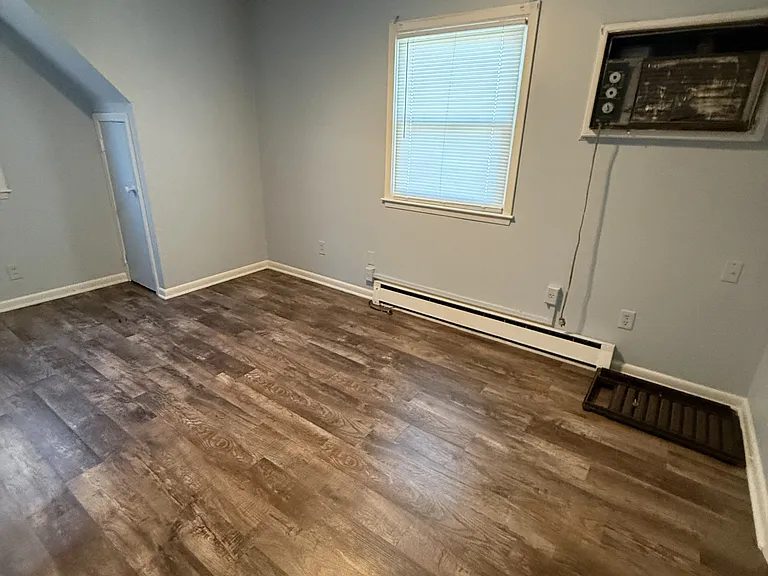 118 S Crysler Ave #1/2 — Photo 8
