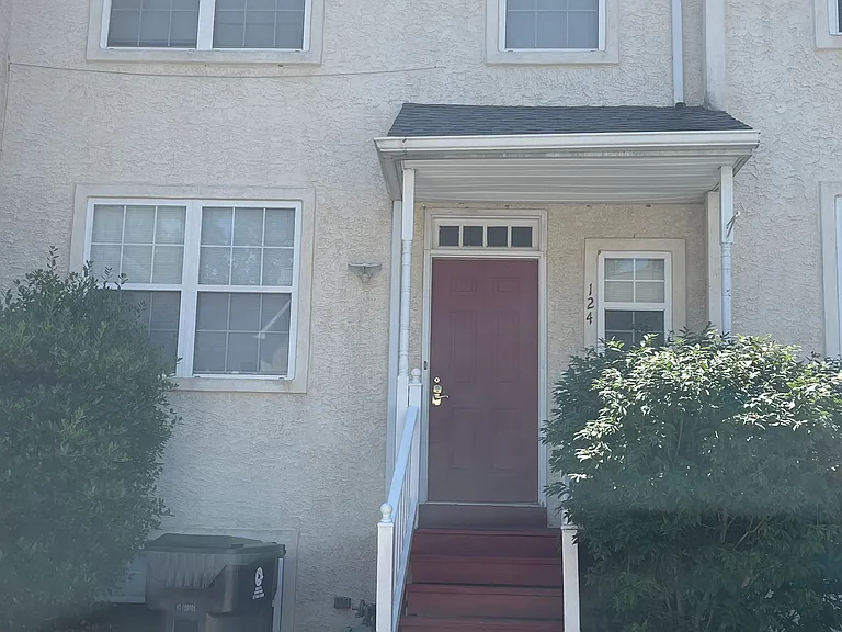 124 Richards Ln — Photo 10