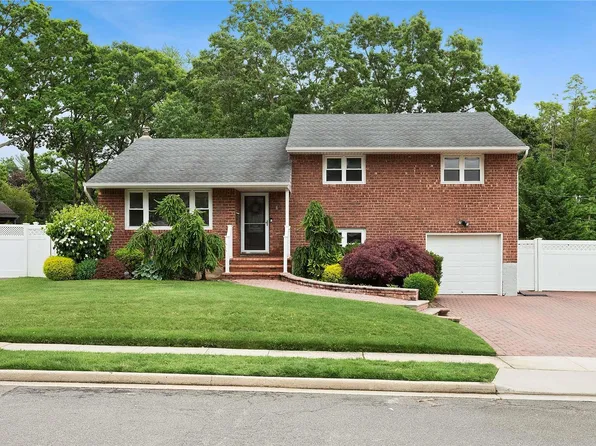 8 Holly Lane, Plainview, NY 11803
