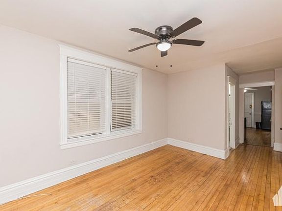 5th image of 1104 W Wellington Ave #Grdn