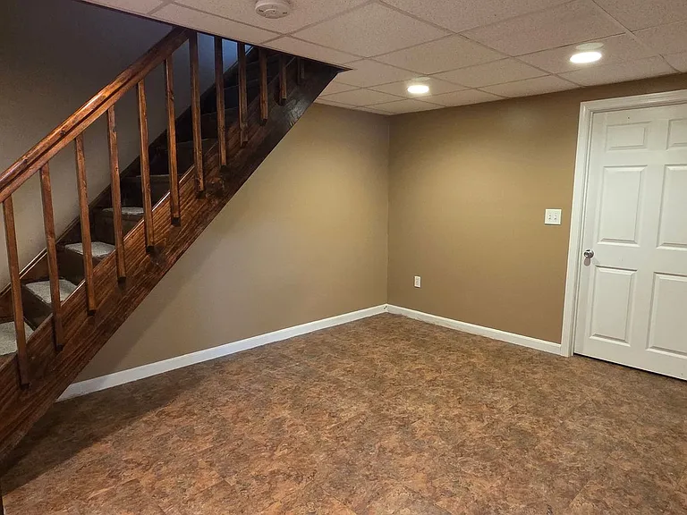 35-37 Westland Ave — Photo 16