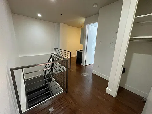 Rented by Lodger Corp | media 32