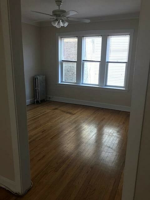 1st image of 4045.5 N Mozart Ave #1W
