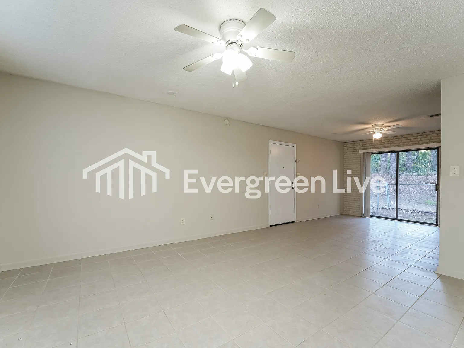 3 bed, 1.0 bath, 1232 sqft, $1,075 — Photo 2