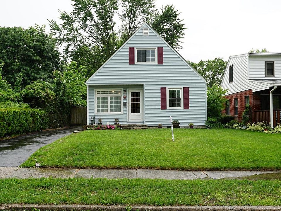 1st image of 215 E Jeffrey Pl