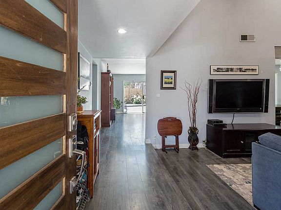 4th image of 1559 Blackstock Ave