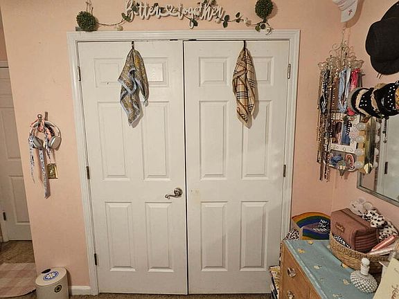 4th image of 424 Griffith Ln