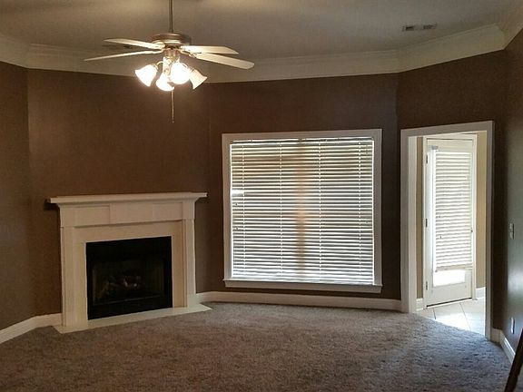 4th image of 215 Lovorn Cir