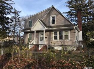 74 Colonial Rd, Copiague, NY 11726