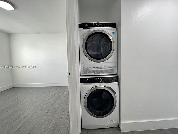 5th image of 435 NE 23rd St #406