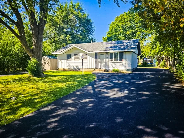 460 Maplewood Dr, Antioch, IL 60002