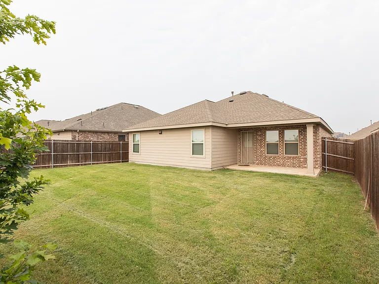 905 Silverbell St — Photo 14