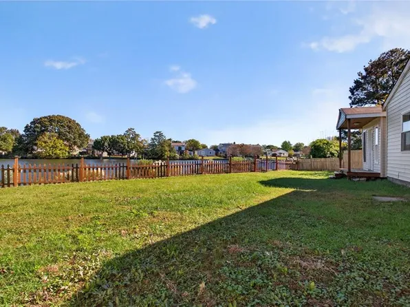 977 Barrington Ct, Virginia Beach, VA 23452