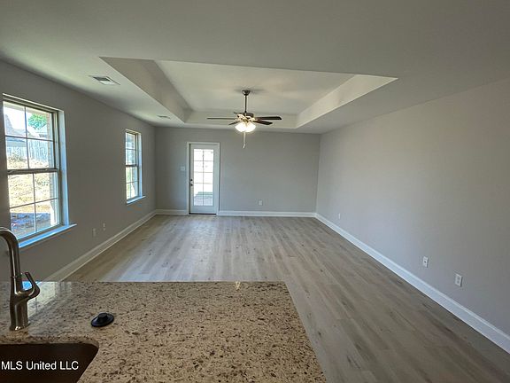 4th image of 1598 Cambria Dr