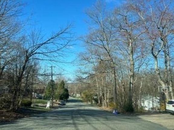 Exterior Neighborhood (street photo)