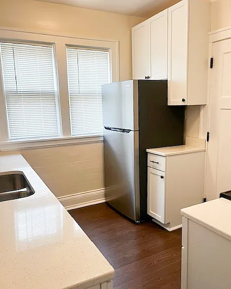 418-420 Morgan Ave S #3 — Photo 2