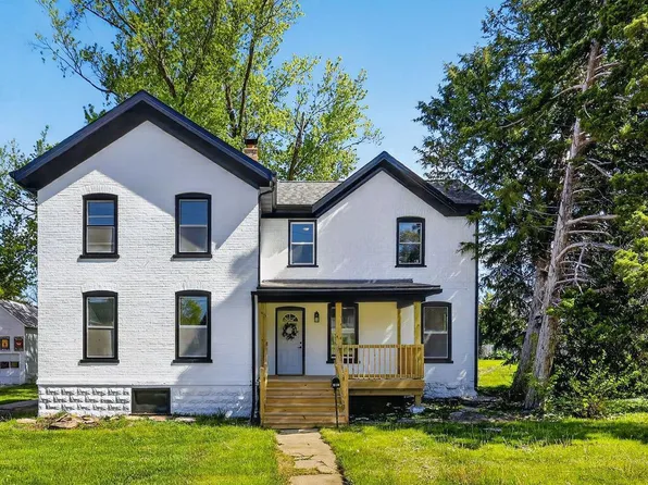 129 W Oak Grove Street, Juneau, WI 53039