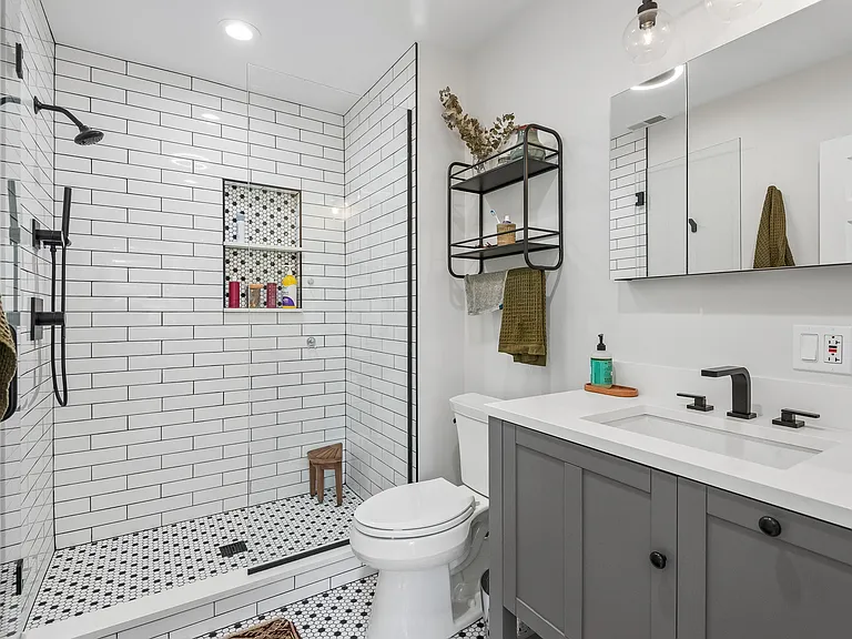 7510 N Greenview Ave #2 — Photo 10