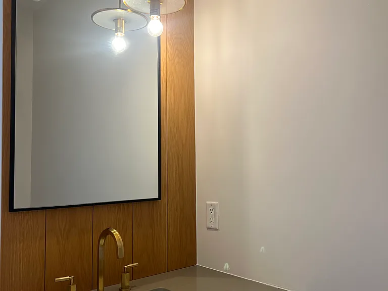 First floor 1/2 bath