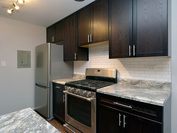 4th image of 2636 N Windsor Dr Unit 203