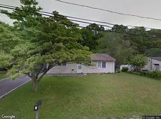 6 Defense Hill Rd, Shoreham, NY 11786