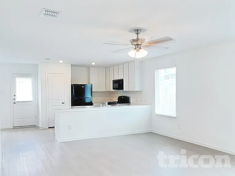 10712 Cowhide Ln — Photo 3