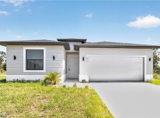 911 Panda Dr, Lehigh Acres, FL 33974