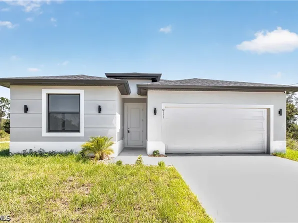 911 Panda Dr, Lehigh Acres, FL 33974