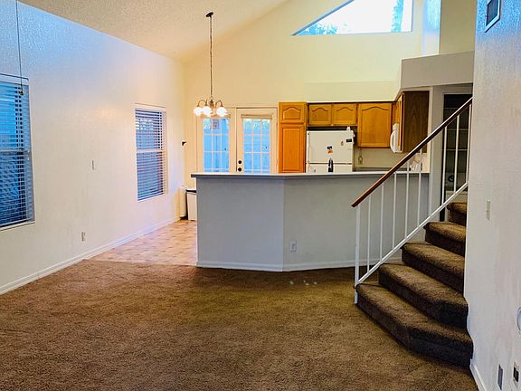 4th image of 205 S Rush Cir E