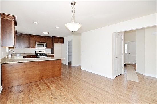 4th image of 932 Curwick Dr