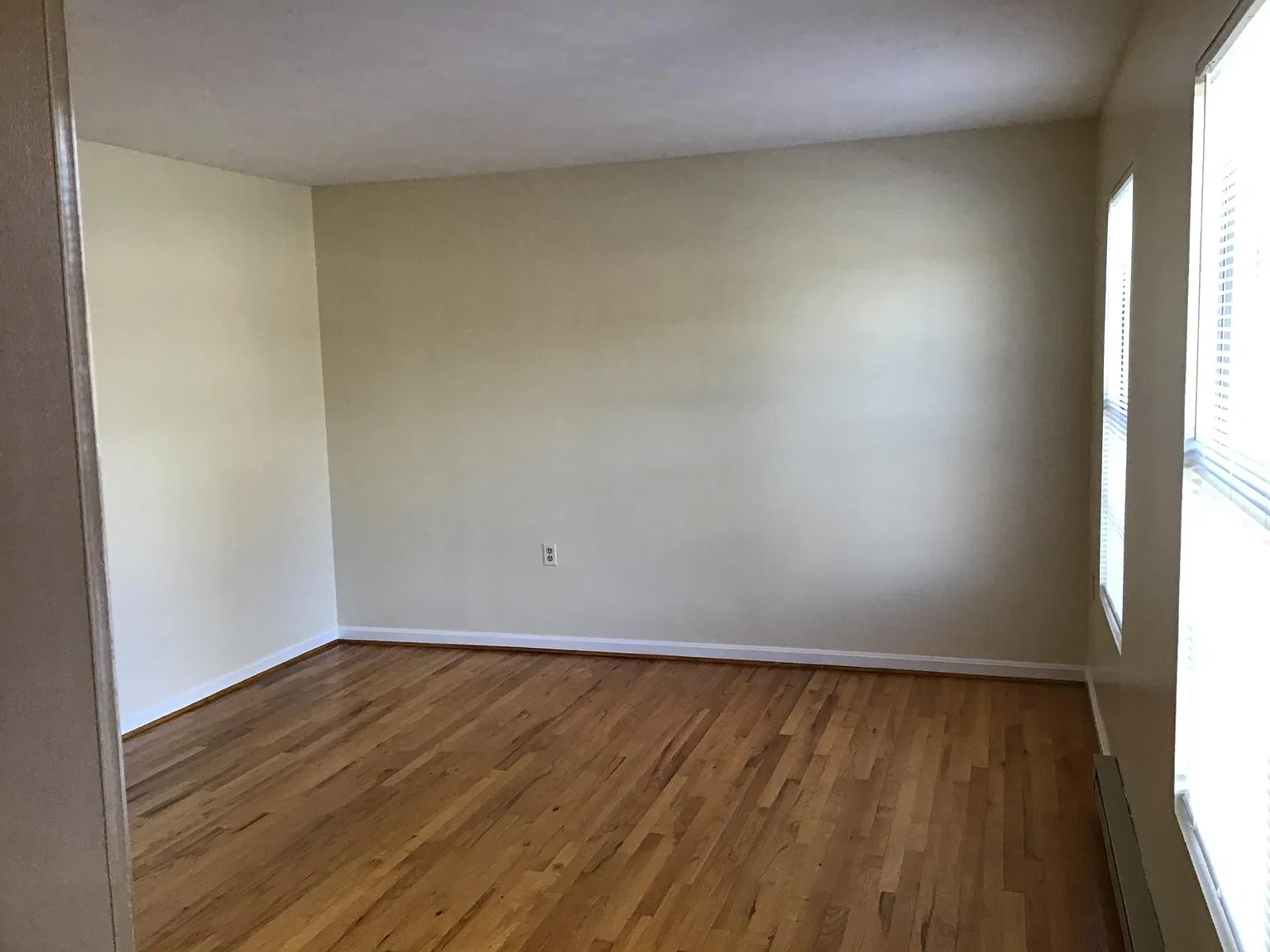 2 bed, 1.5 bath, 1120 sqft, $1,300 — Photo 2