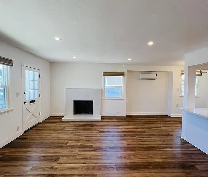 15523 Van Ness Ave — Photo 4